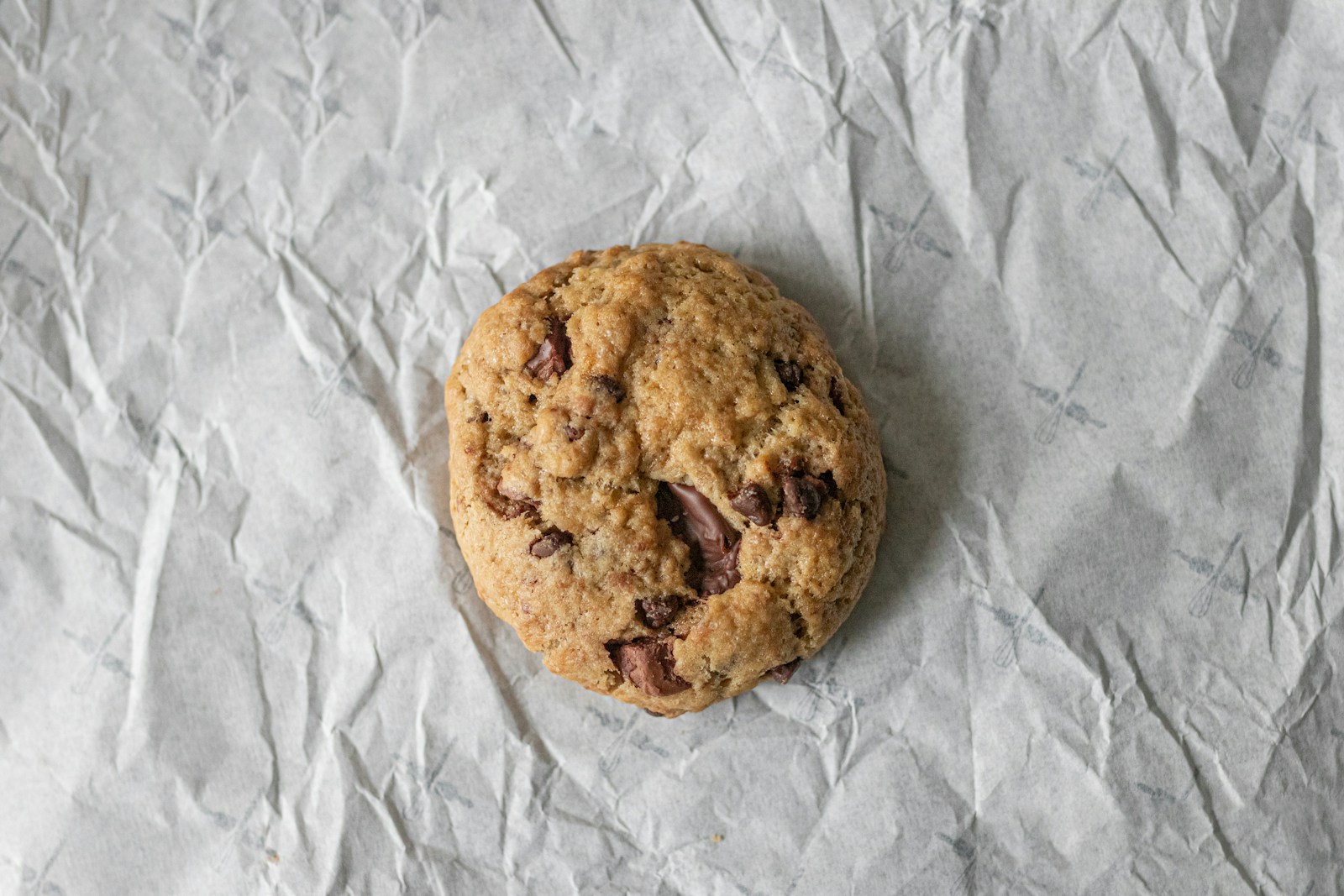 brown cookie on white textile to explain toll house cookie recipe